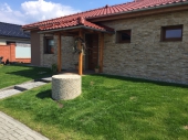 betonový poklop na studnu ve vymývaném povrchu