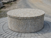 betonový poklop na studnu ve vymývaném povrchu