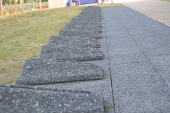 betonový stojan na kolo ve vymývaném povrchu Nero