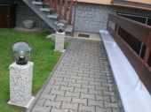 betonové osvětlení ve vymývaném povrchu
