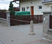 betonová zábrana osmihran ve vymývaném povrchu oblázek