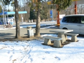betonová sestava stolu Alan s lavicí Lea ve vymývaném povrchu