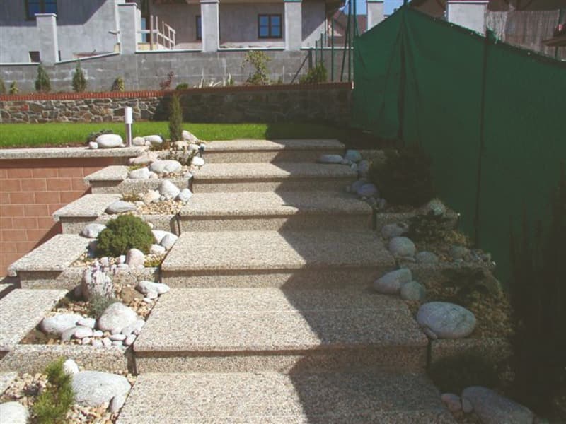 Betonový prvek nášlap je možné vyrobit v atypickém rozměru