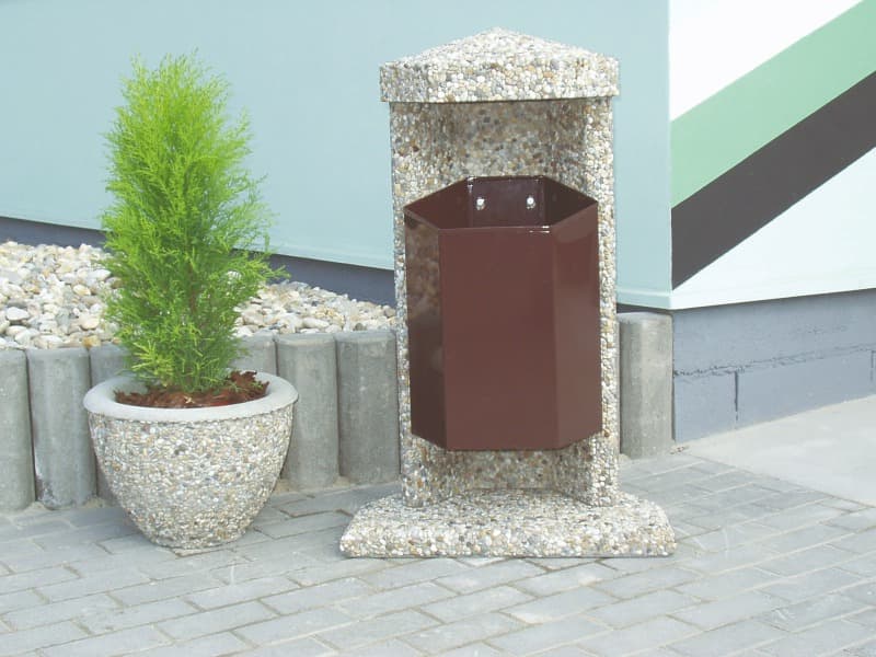 Betonový odpadkový koš s podstavcem ve vymývaném povrchu oblázek