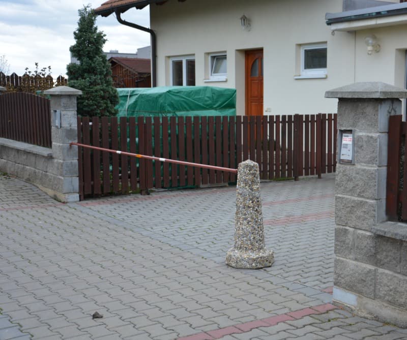 Betonová zábrana OSMIHRAN ve vymývané povrchu oblázek