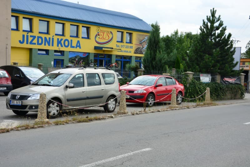 Betonová zábrana OSMIHRAN ve vymývané povrchu oblázek