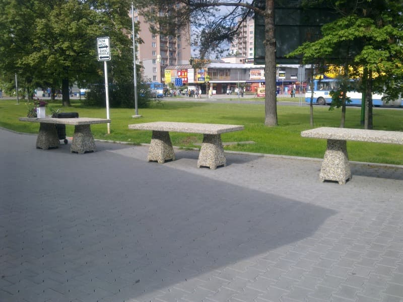 Betonový stůl EMIL ve vymývaném povrchu oblázek