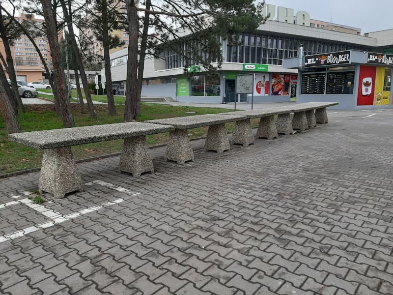 Betonový stůl EMIL ve vymývaném povrchu oblázek