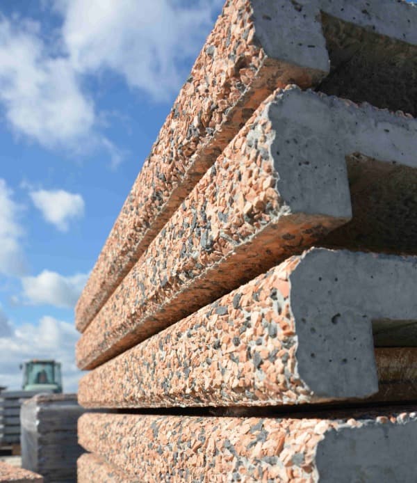 Betonové bazénové lemy ve vymývaném povrchu LONG
