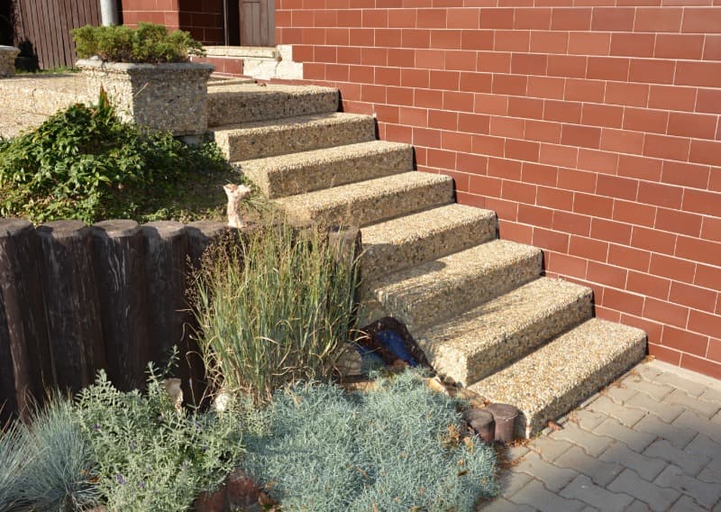 Schodišťový stupeň plný 100x30/18,5cm