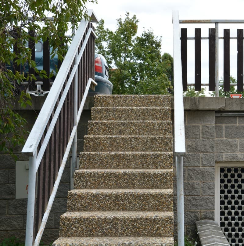 Schodišťový stupeň plný 100x30/18,5cm