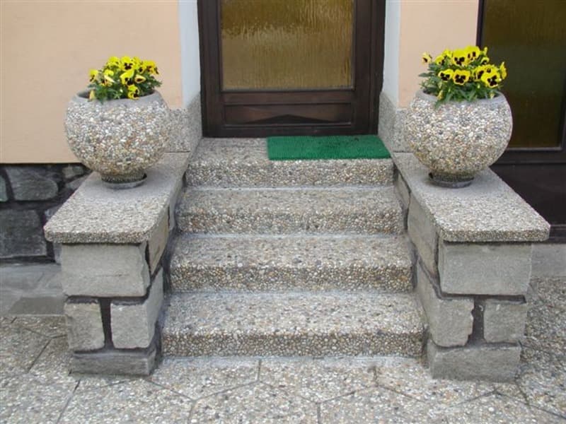 Schodišťový stupeň plný 100x30/18,5cm