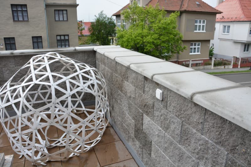Stříška hladká plochá 57x100cm šedá
