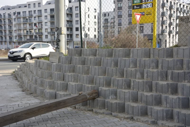 Svahová tvárnice FESTON