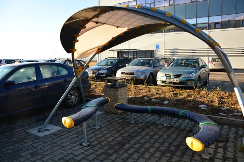 Odpadkový koš HUGO se stříškou a popelníkem